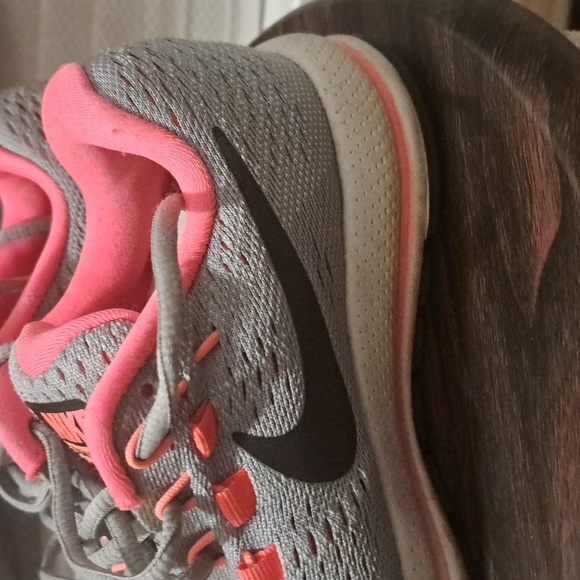 Nike Running kids sneakers size 5 grey and pink - Picture 4 of 8